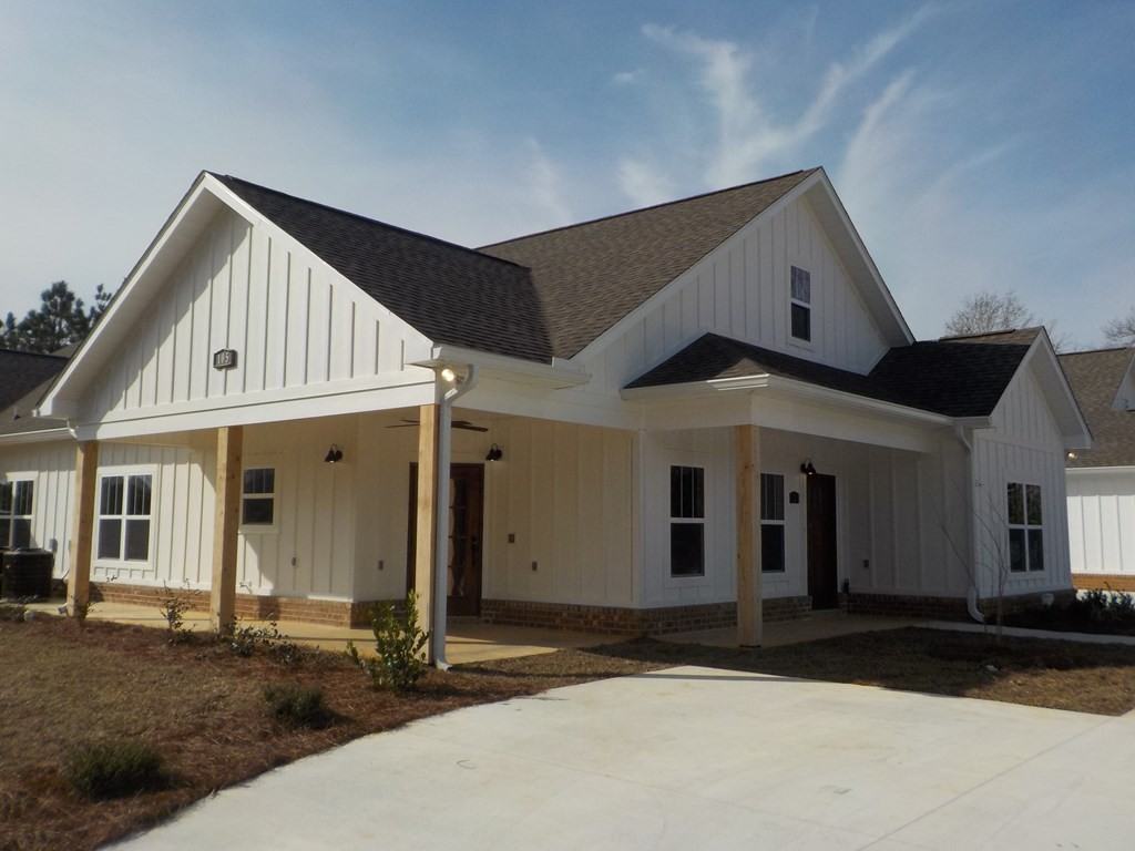 105 St Lawrence Dr - Photo 2 of 11