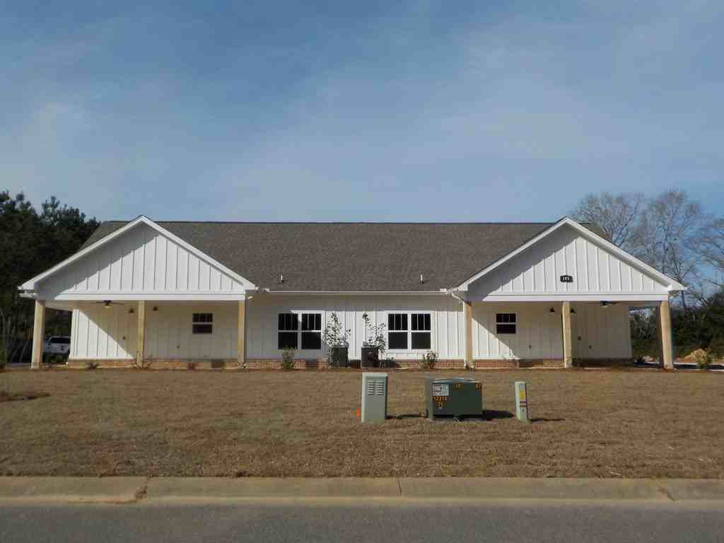 105 St Lawrence Dr - Photo 3 of 11