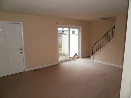 1033 Dayton St - Photo 3 of 5