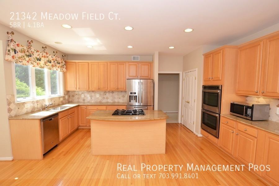 21342 Meadow Field Ct - Photo 3 of 50