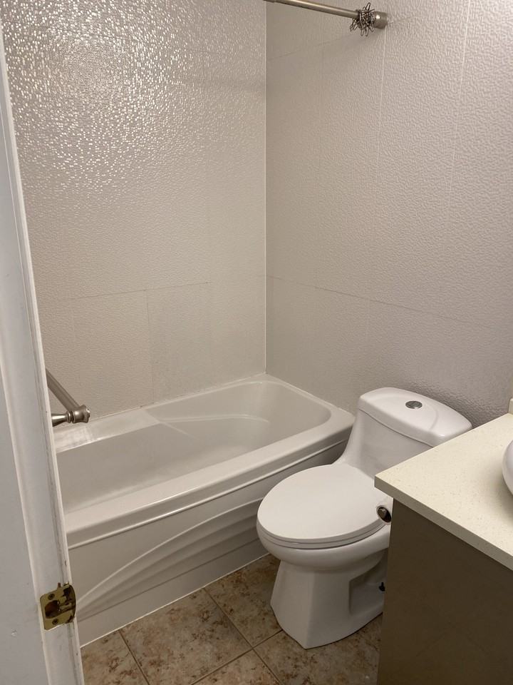 966 Wellington Drive - Photo 5 of 10