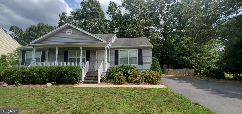 3212 Lancaster Ring Rd - Photo 3 of 31