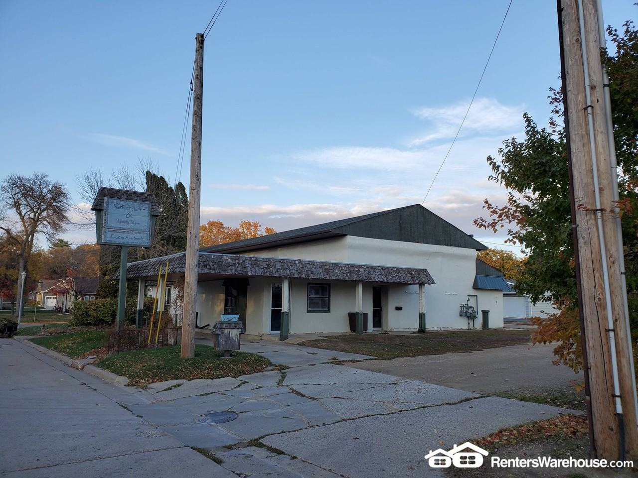 222 N Nicollet St - Photo 2 of 10