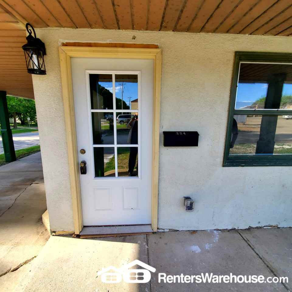 224 N Nicollet St - Photo 2 of 10