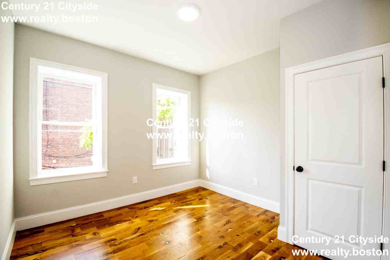 142 Chelsea St #2 - Photo 6 of 11