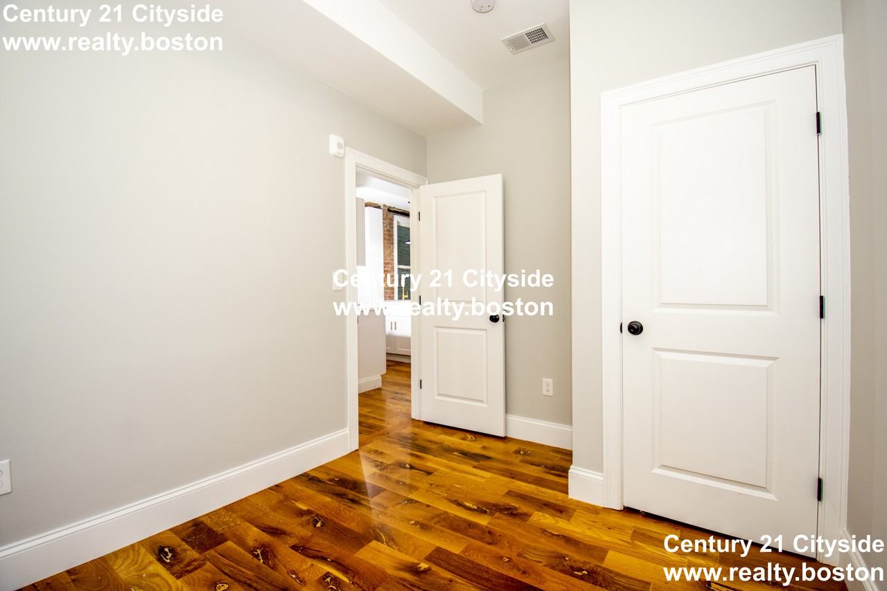 142 Chelsea St #2 - Photo 7 of 11