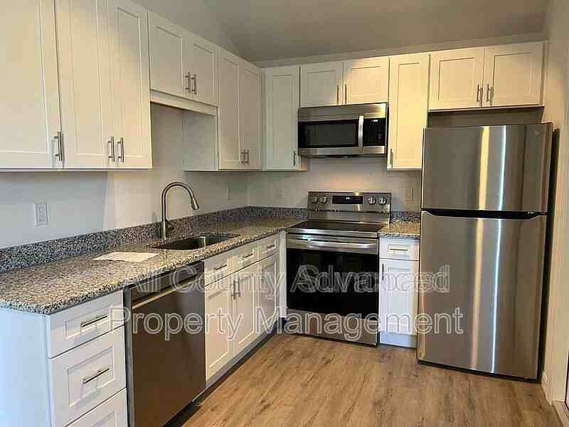 1266 Jade Pl - Photo 2 of 9