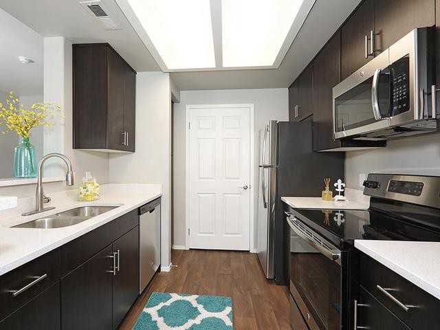 1401 Sandhill Rd - Photo 5 of 24