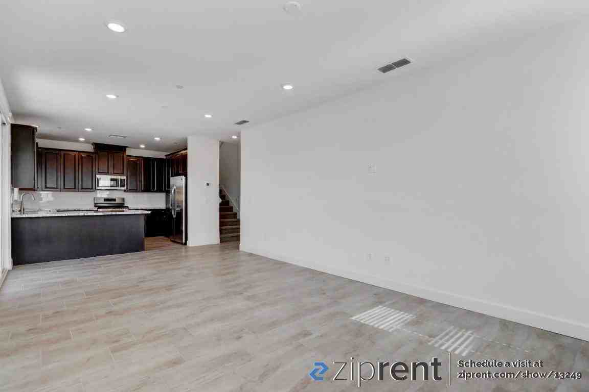 5088 Ashbrook St - Photo 2 of 17