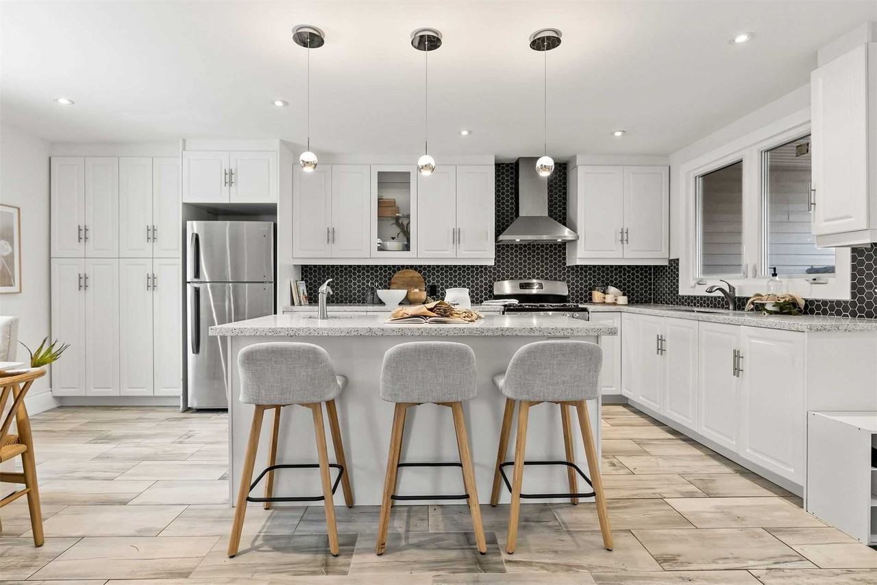 131 John Street East - Photo 3 of 31