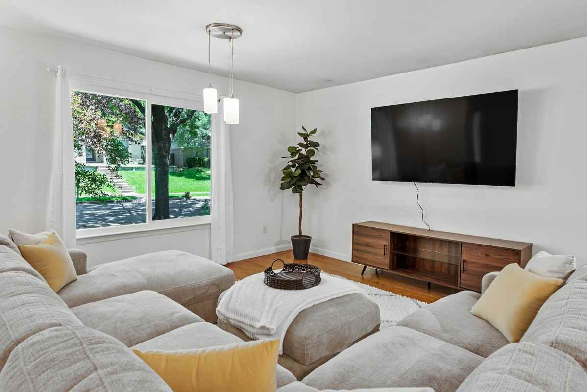 10918 Listi Dr - Photo 3 of 18
