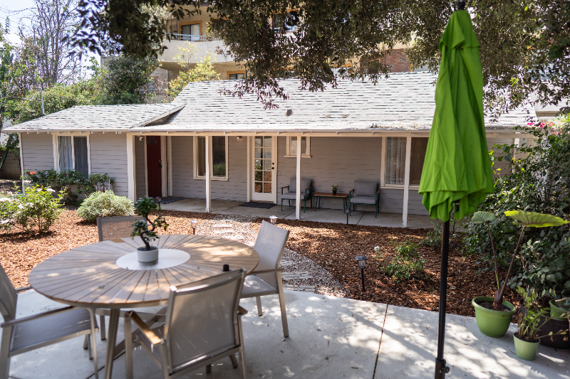 1058 Allen Ave - Photo 6 of 46