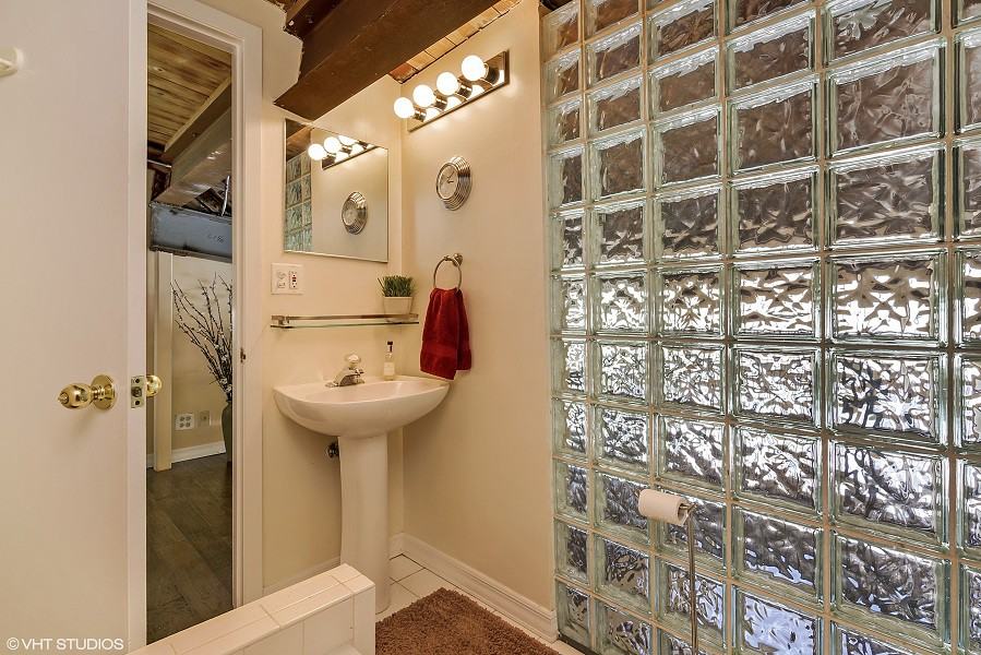 925 Green Bay Rd - Photo 5 of 20