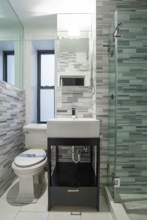 E 18th St #2C - Photo 3 of 5