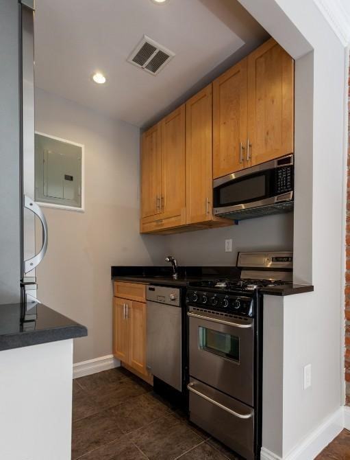 179 Essex St #3 - Photo 3 of 4