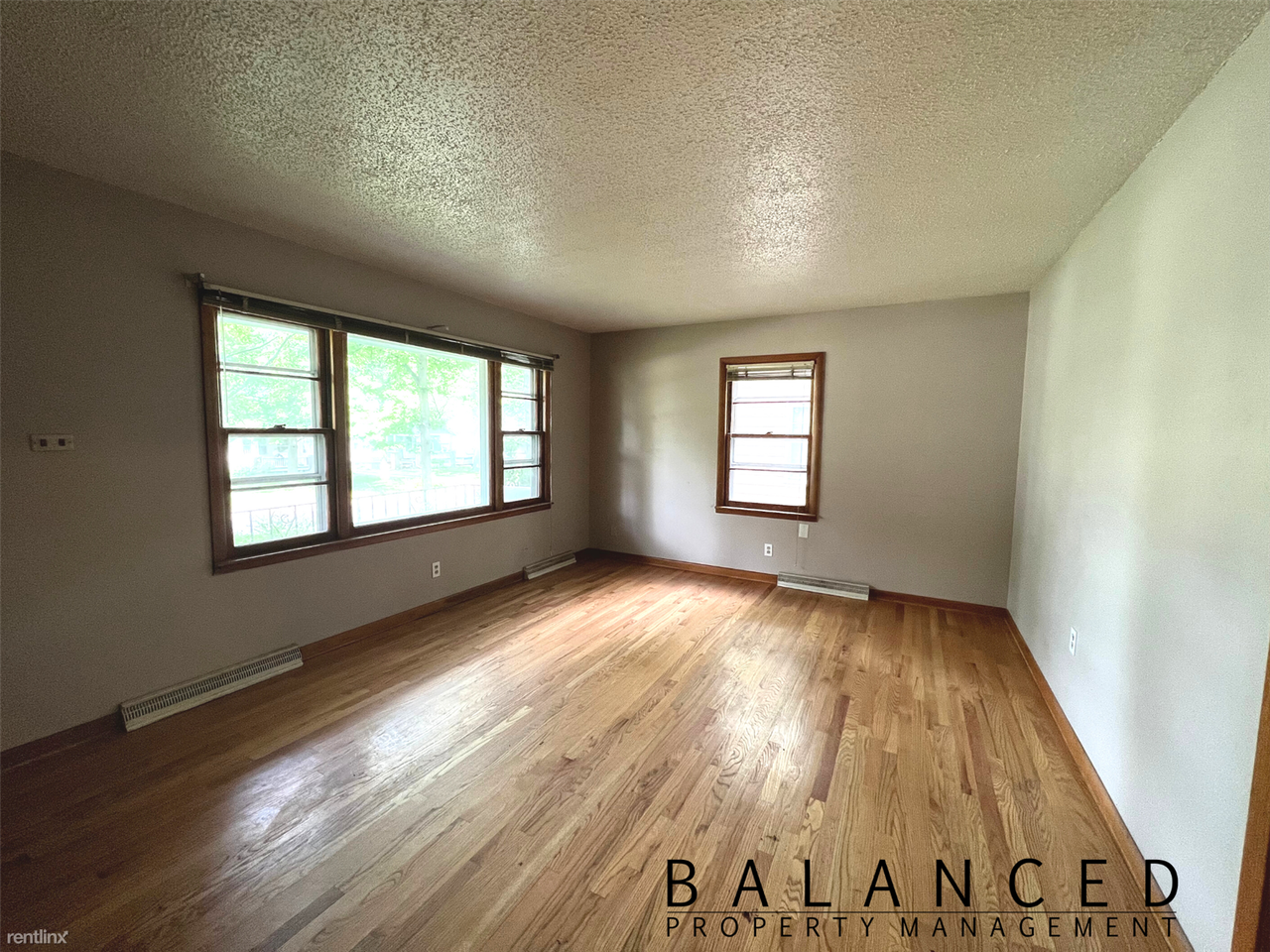 1186 Sw High Ave - Photo 2 of 7