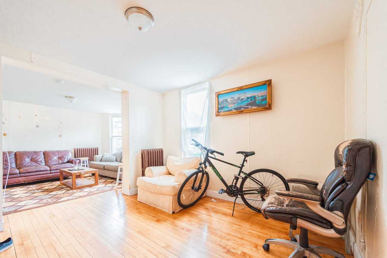 Meridian St - Photo 4 of 23