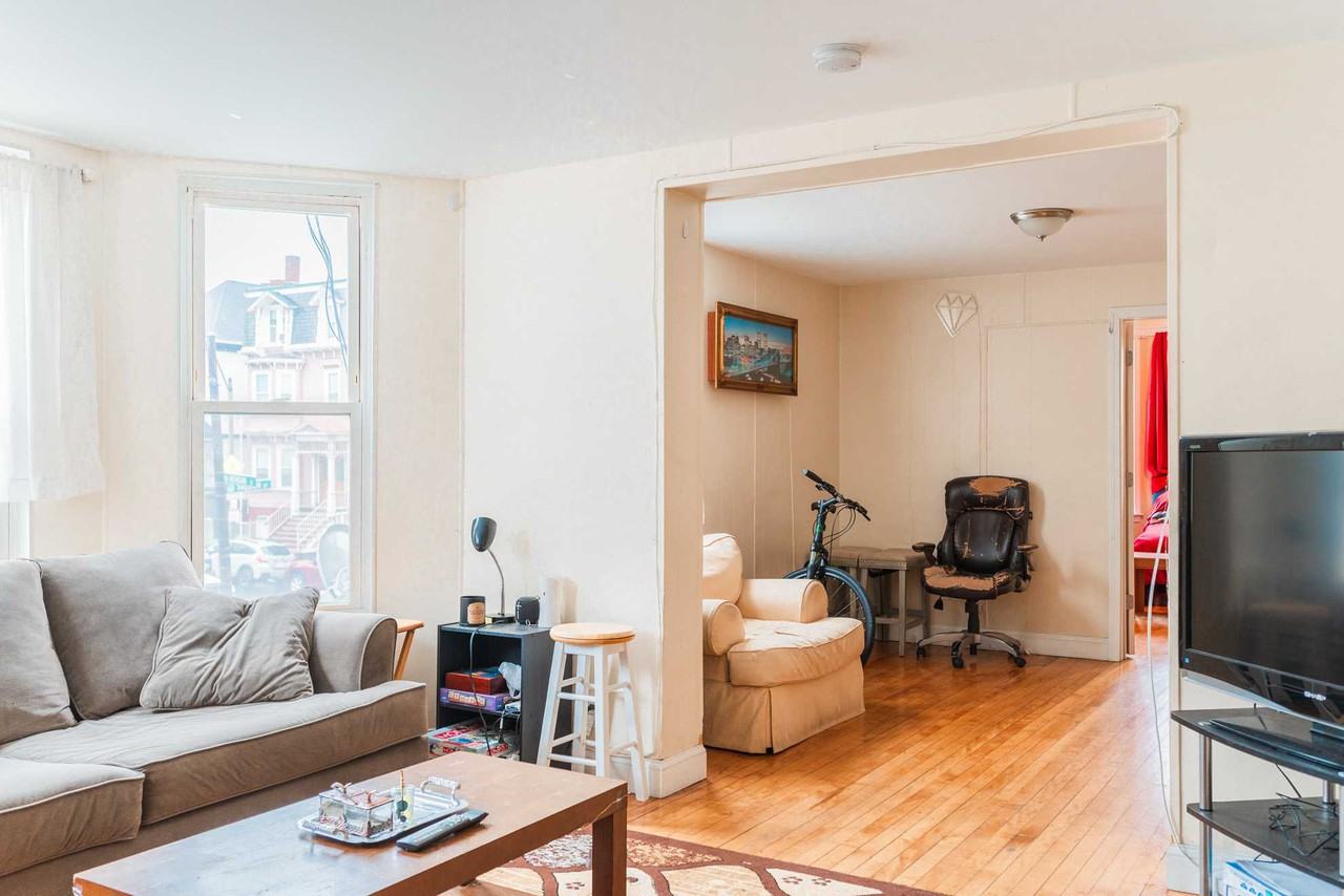 Meridian St - Photo 5 of 23