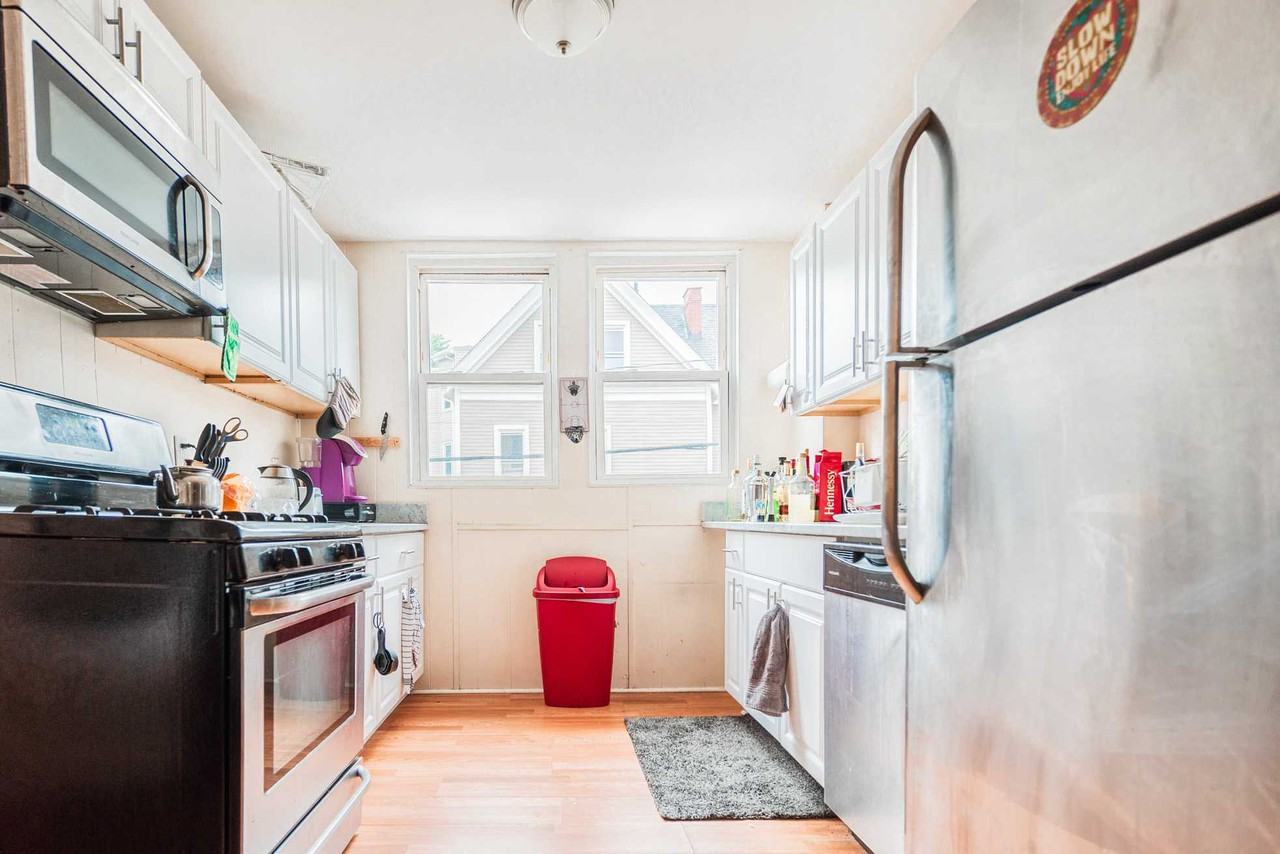 Meridian St - Photo 7 of 23