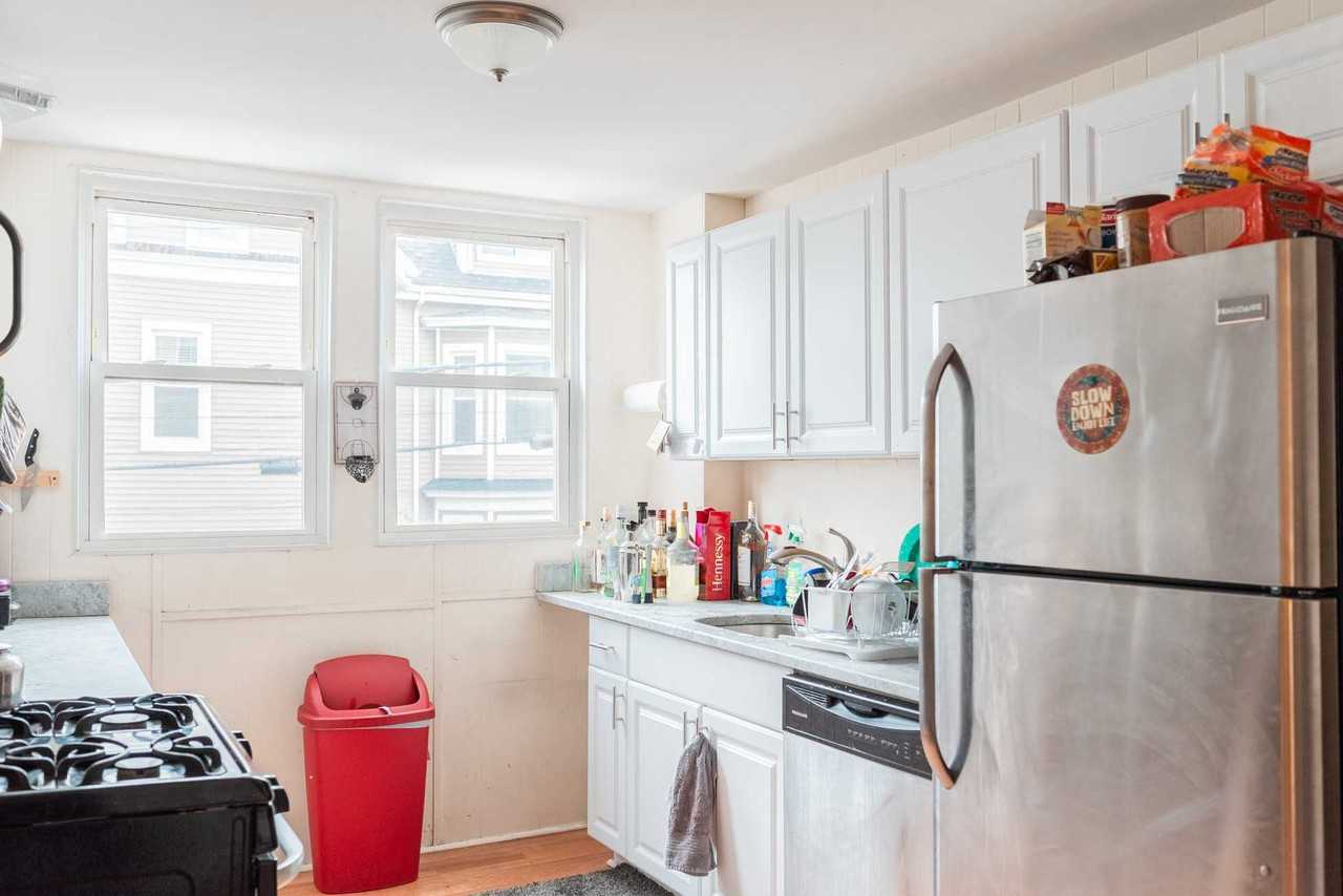 Meridian St - Photo 7 of 23