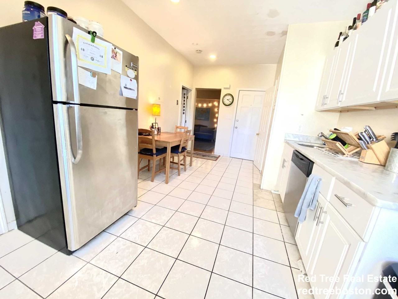 Paris St - Photo 4 of 21