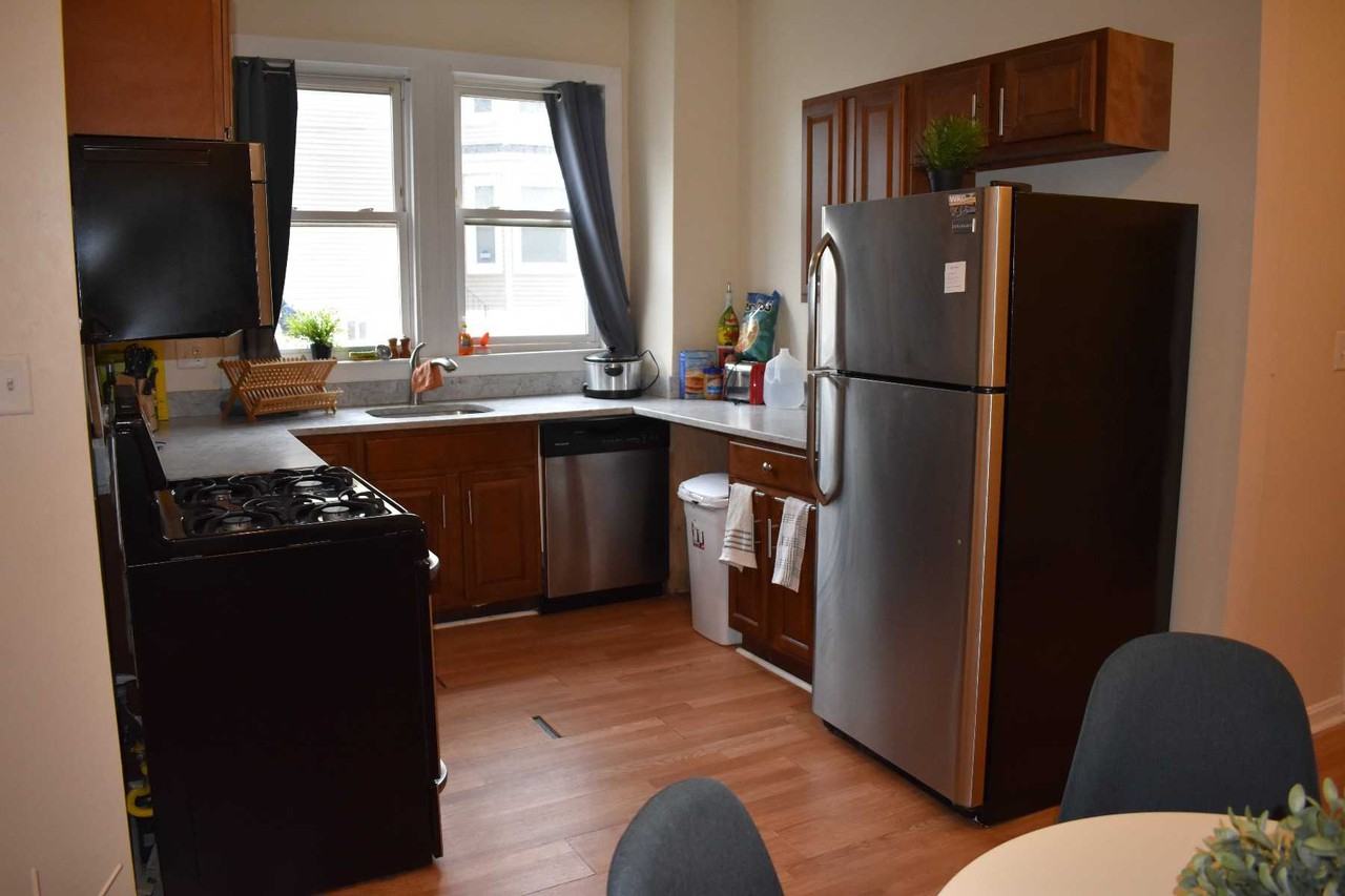 Meridian St - Photo 5 of 16