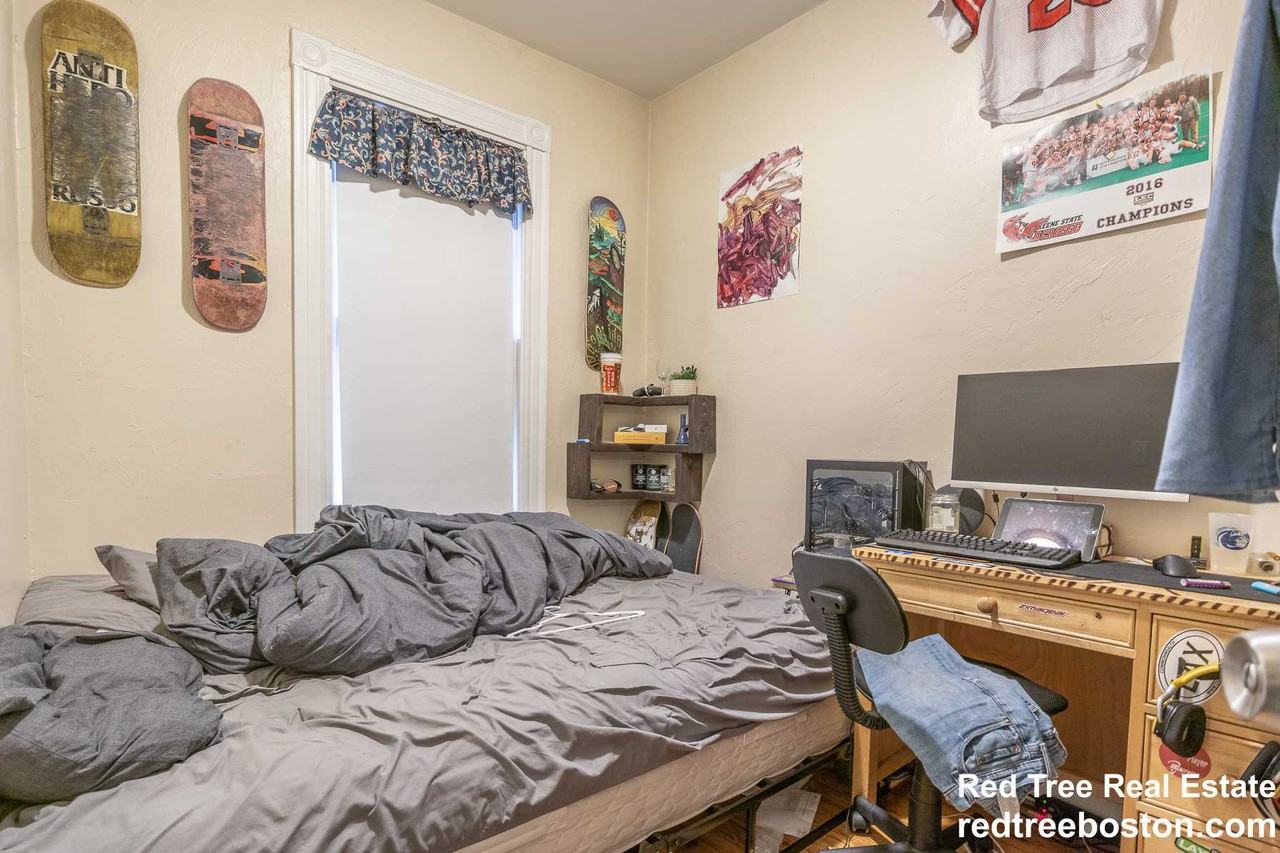 Meridian St - Photo 7 of 14