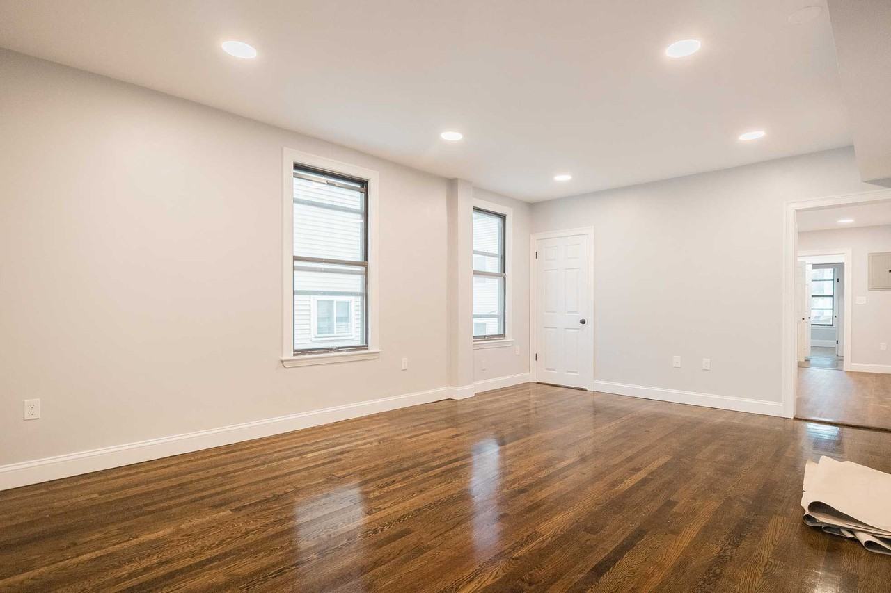 Saratoga St - Photo 4 of 12