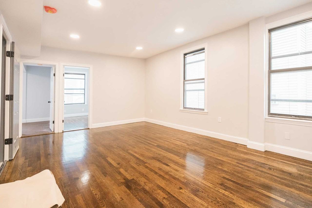 Saratoga St - Photo 5 of 12