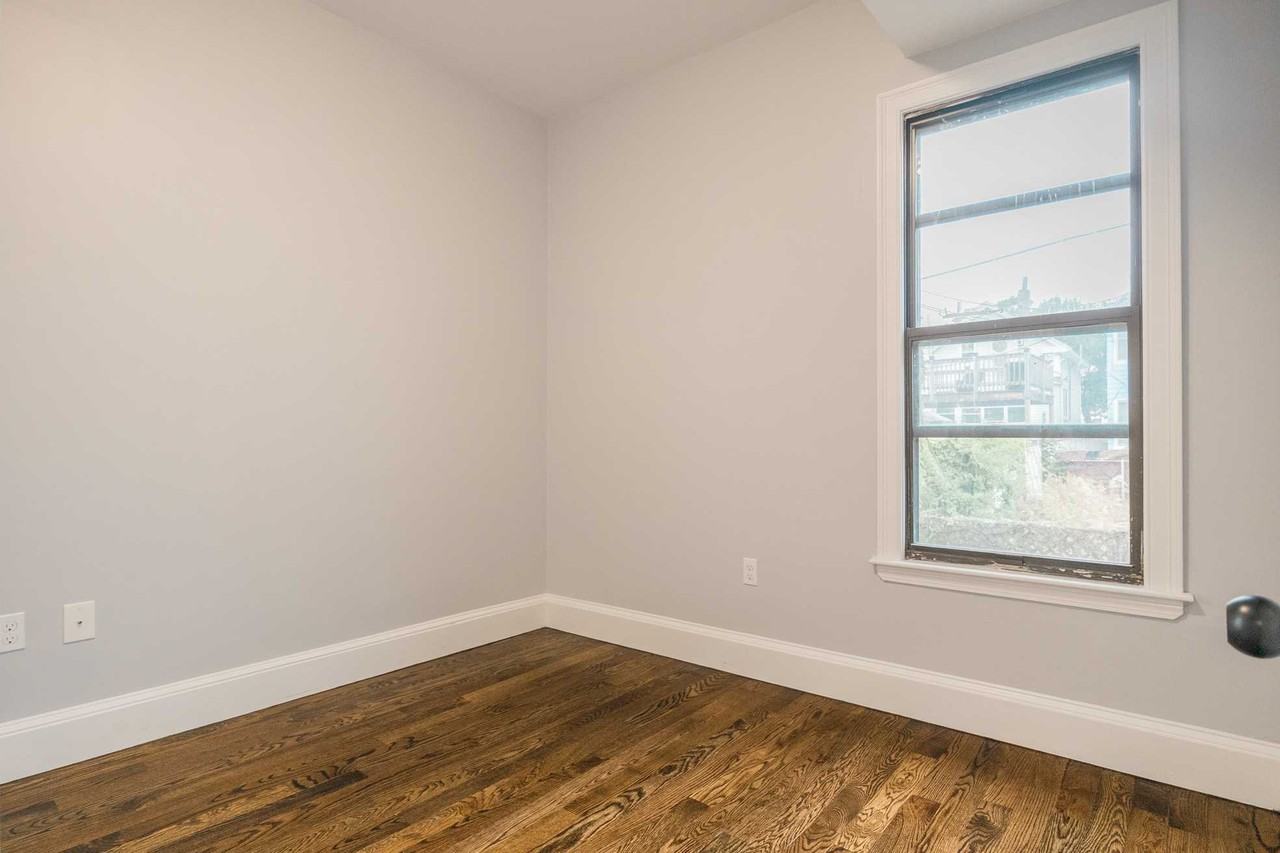 Saratoga St - Photo 7 of 12