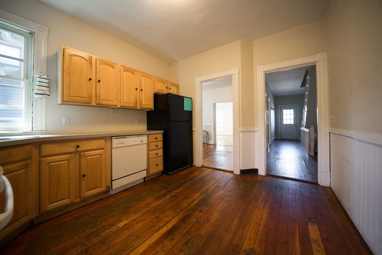 Centre St - Photo 2 of 7