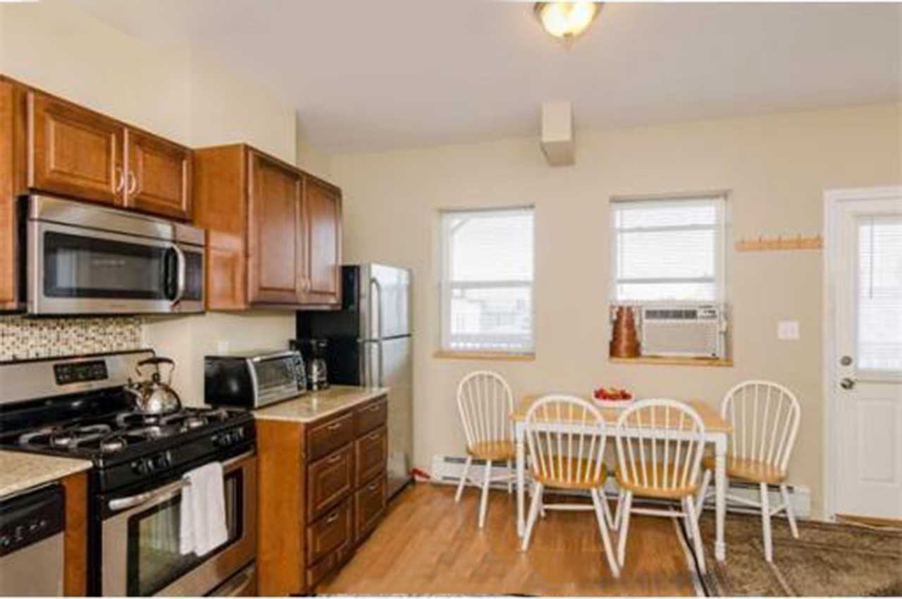 Meridian St - Photo 2 of 7