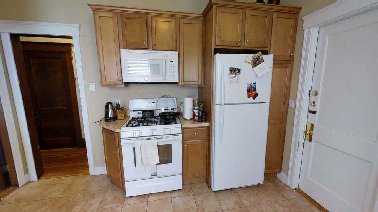 Holland St - Photo 2 of 12