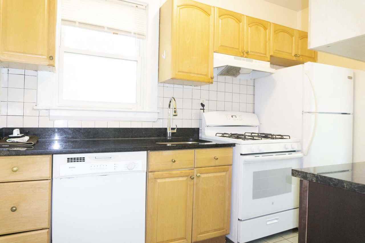 Commonwealth Ave - Photo 2 of 11