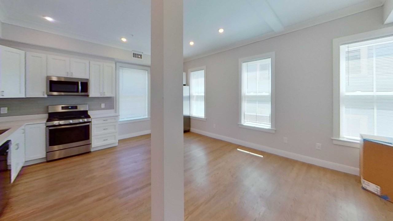 Day St - Photo 3 of 11