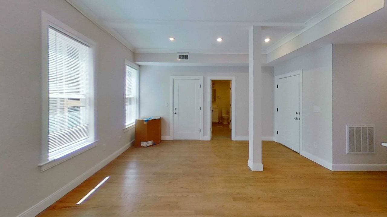 Day St - Photo 4 of 11