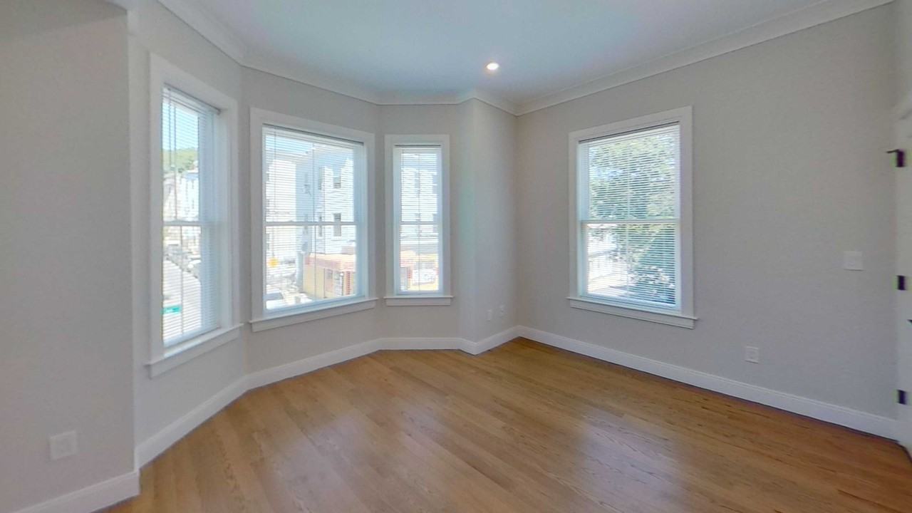 Day St - Photo 5 of 11