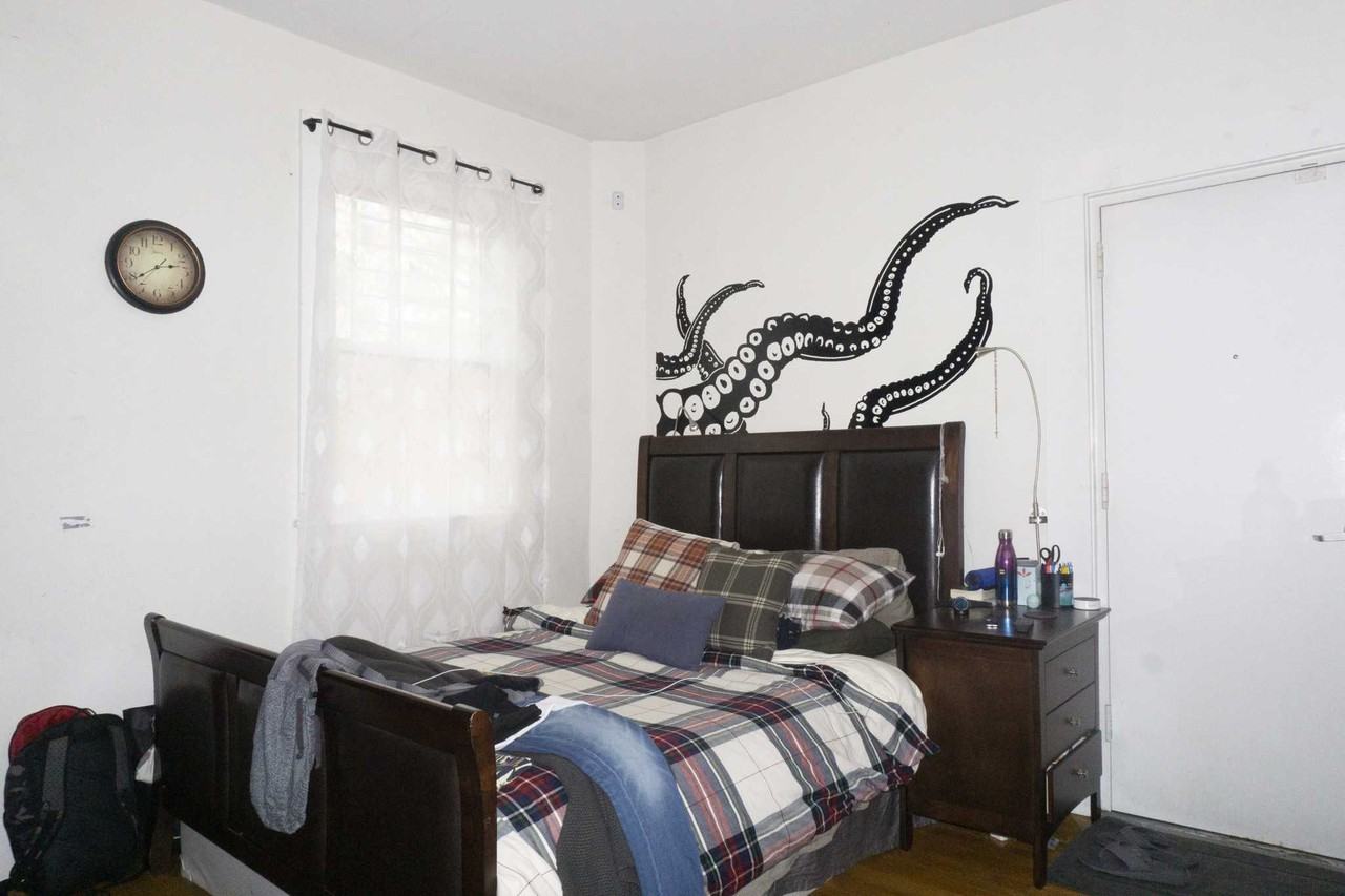 Commonwealth Ave - Photo 2 of 6