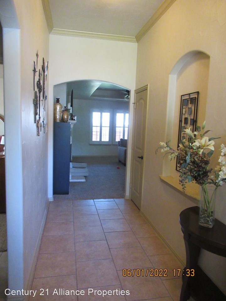 4945 Wild Oats Dr - Photo 3 of 39