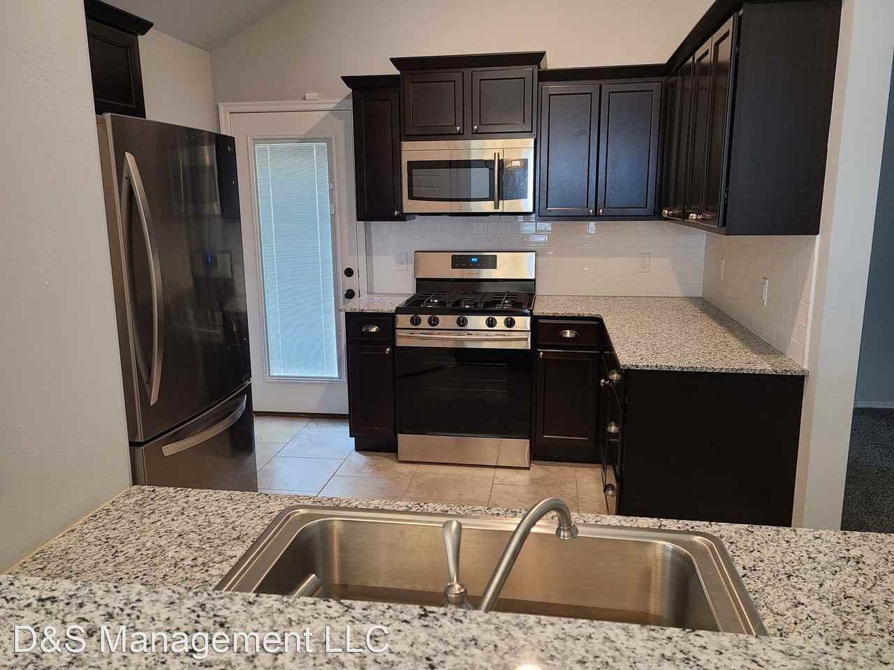 11008 Nw 97th St - Photo 2 of 14