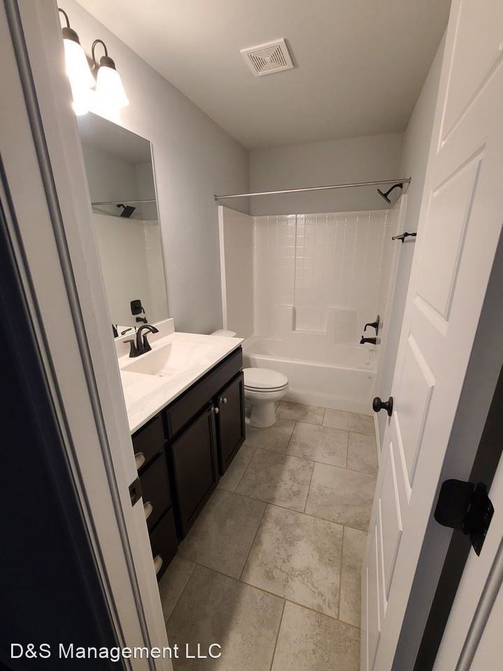 11008 Nw 97th St - Photo 3 of 14