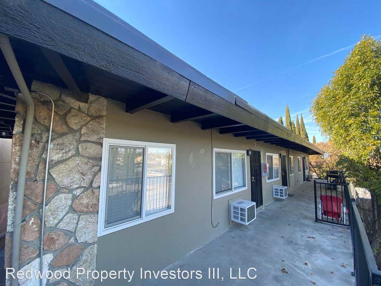 Quaint 6-Unit Community near Lake Alhambra in Antioch - Photo 3 of 4