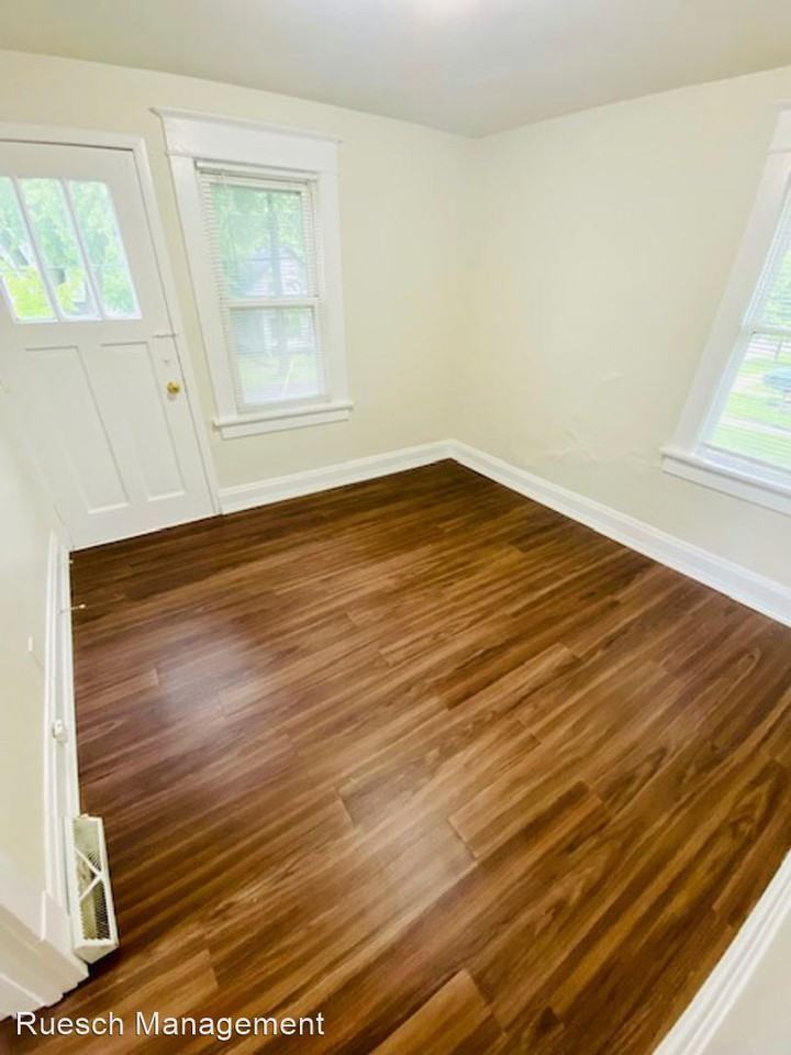 876 Elmore St. - Photo 2 of 9