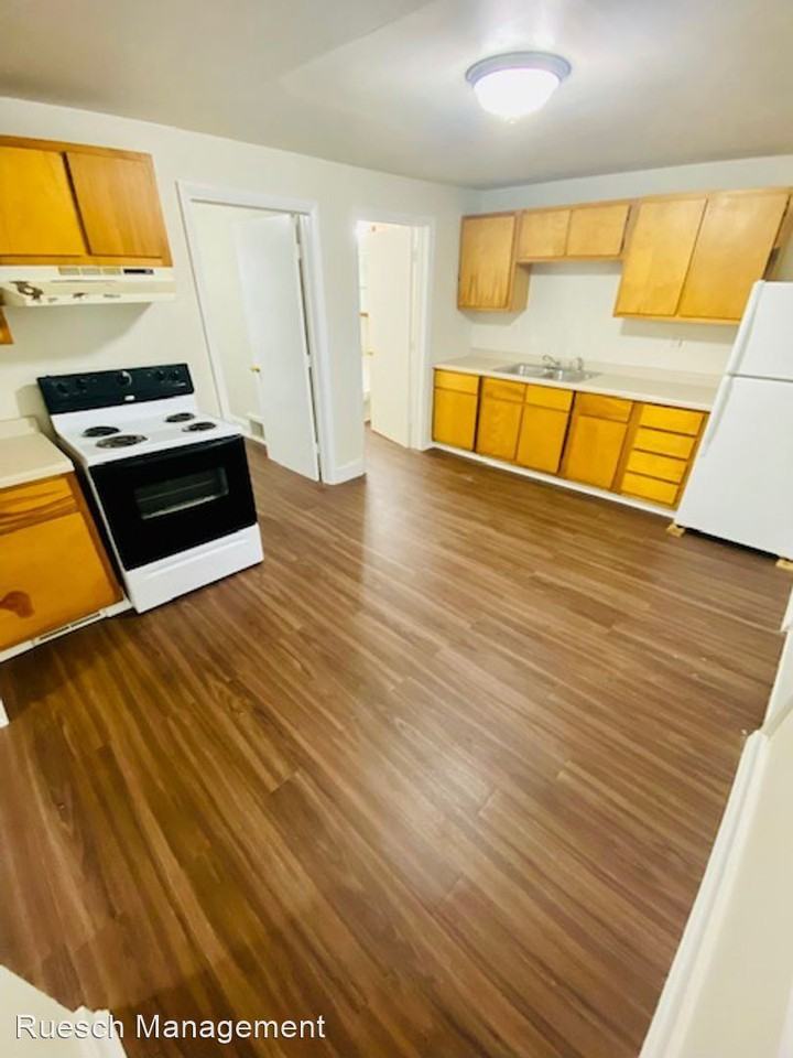 876 Elmore St. - Photo 3 of 9