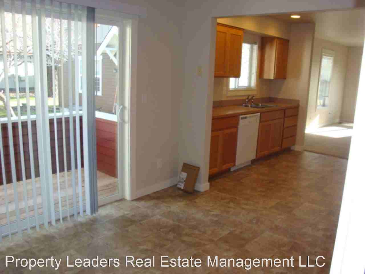 114 SE Roosevelt 1 & 2 - Photo 3 of 7