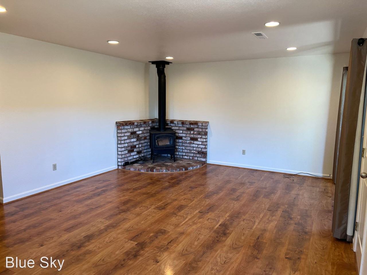 72 Cathy Lane - Photo 2 of 34