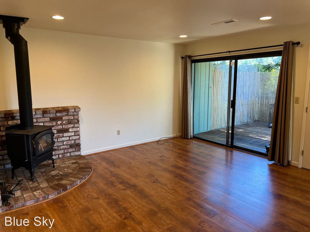 72 Cathy Lane - Photo 3 of 34