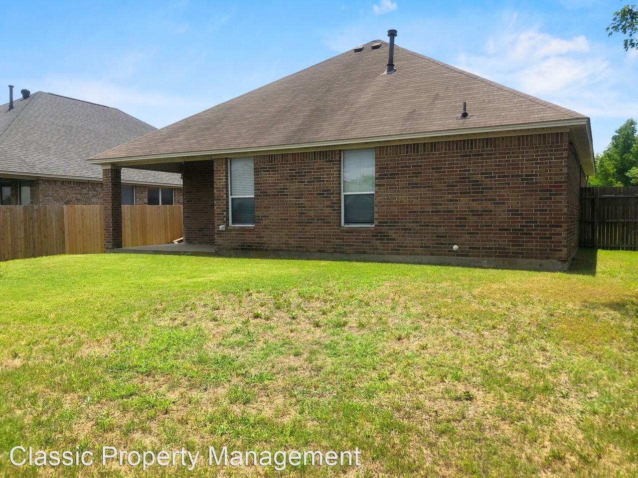 705 Crownpoint Ln - Photo 2 of 5