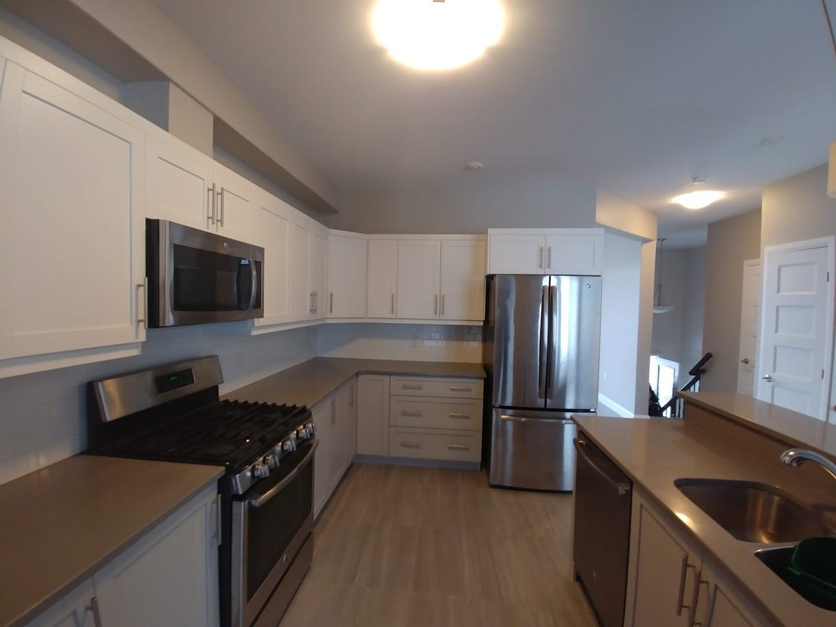 572 Broad Street - Photo 4 of 15