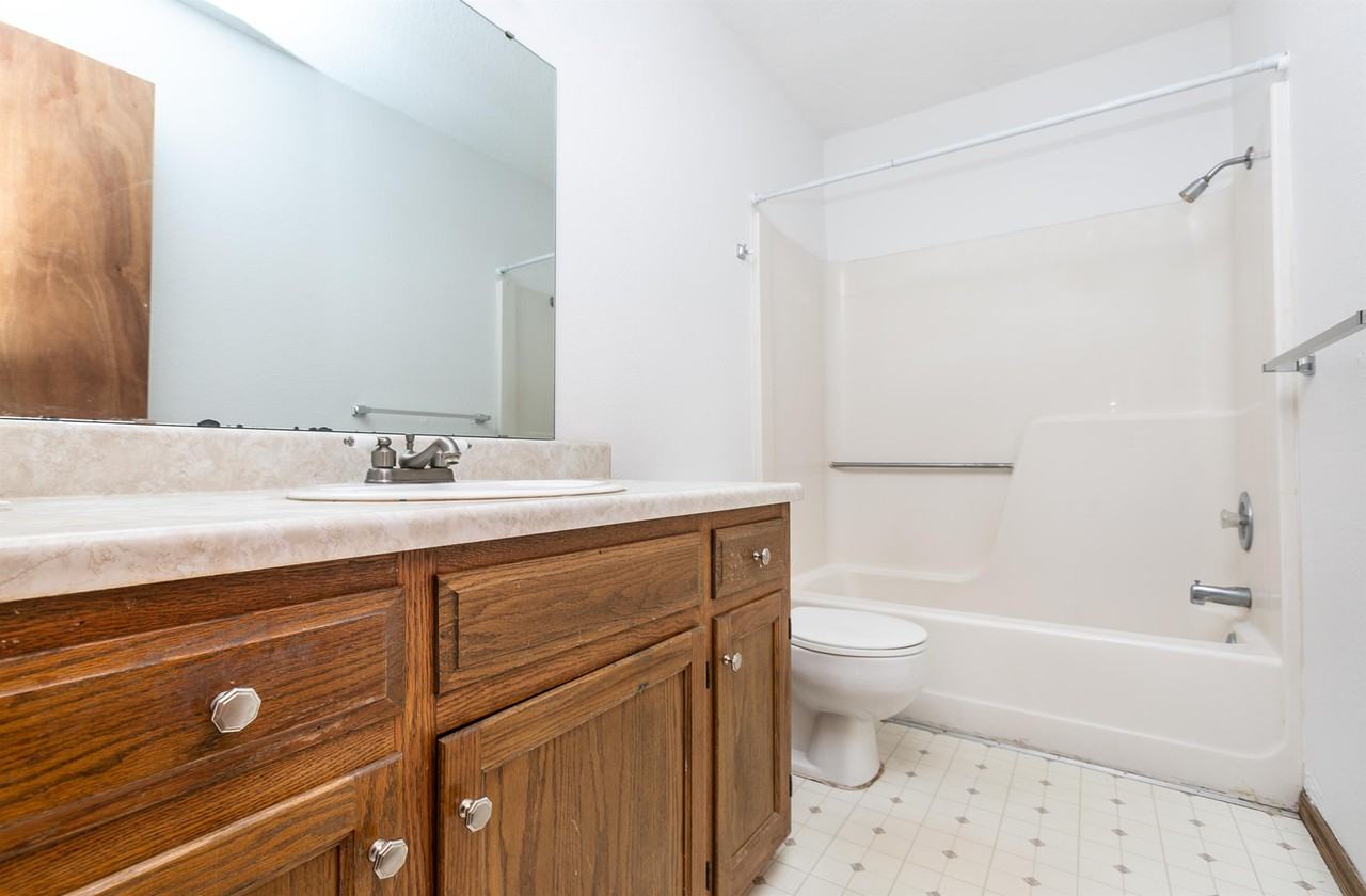 1207 N Main St #B - Photo 7 of 20